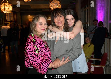 Regina Halmich, Natascha Ochsenknecht und Isabell Horn beim Deposito di lancio Podcast Wondermom in der Fabrik 23. Berlino, 29.01.2026 *** Regina Halmich, Natascha Ochsenknecht e Isabell Horn al lancio del podcast Wondermom al Fabrik 23 Berlino, 29 01 2026 foto:XM.xBehrensx/xFuturexImagex Wonder mom 6139 Foto Stock