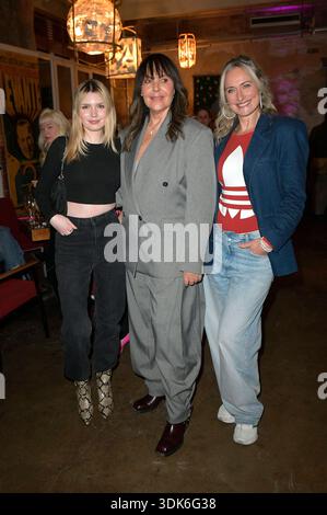 Eva Bloss, Natascha Ochsenknecht ed Eva Mona Rodekirchen beim Depodcast Wondermom in der Fabrik 23. Berlino, 29.01.2026 *** Eva Bloss, Natascha Ochsenknecht e Eva Mona Rodekirchen al lancio del podcast Wondermom al Fabrik 23 Berlino, 29 01 2026 foto:XM.xBehrensx/xFuturexImagex Wonder mom 6145 Foto Stock