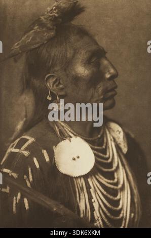 Medical Crow, Apsaroke, 1908. Capo nativo americano. Foto Stock