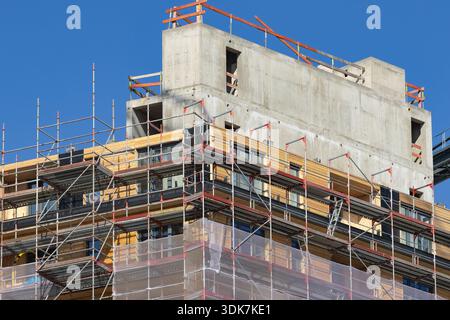 cantiere di un alto edificio in legno Foto Stock