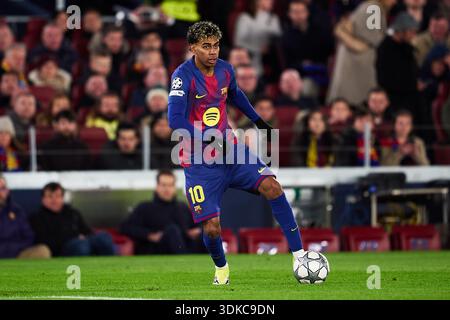 BARCELLONA, SPAGNA - GENNAIO 28: Lamine Yamal del FC Barcelona durante la fase MD8 della UEFA Champions League 2025/26 League tra FC Barcelona e F Foto Stock