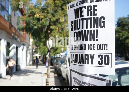 San Francisco. 31 gennaio 2026. Un cartello di protesta che si unisce a "National Shutdown" è raffigurato a Los Angeles, California, negli Stati Uniti, il 30 gennaio 2026. I manifestanti si sono riuniti in tutti gli Stati Uniti venerdì per uno sciopero generale a livello nazionale contro le operazioni federali di polizia sull'immigrazione e le recenti sparatorie fatali da parte degli agenti dell'immigrazione.PER ANDARE CON "Roundup: Proteste ANTIGHIACCIO tenute attraverso gli Stati Uniti" credito: Xinhua/Alamy Live News Foto Stock