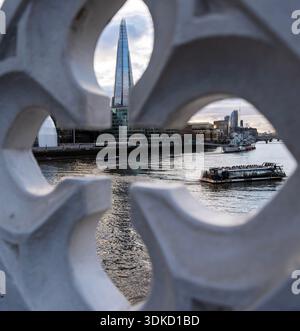 The Shard, HMS Belfast e una nave da crociera sul fiume vista dal Tower Bridge Foto Stock