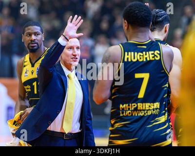 Mikko, Riipinen (Coach, MHP Riesen Ludwigsburg), Elijah, Hughes (attaccante, MHP Riesen Ludwigsburg, #7), Yorman, Polas Bartolo (Forward, MHP Riesen Ludwigsburg, #13) GER, Science City Jena contro MHP Riesen Ludwigsburg, easyCredit Basketball Bundesliga [Bu Foto Stock