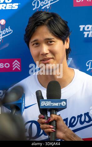 Los Angeles, California, USA. 31st Jan, 2026. Los Angeles Dodger SHOHEI OHTANI speaking to the media at DodgerFest at Dodger Stadium. (Credit Image: © Mark Edward Harris/ZUMA Press Wire) EDITORIAL USAGE ONLY! Not for Commercial USAGE! Foto Stock