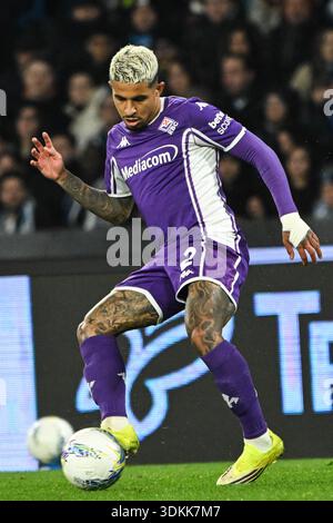 Dodô dell'ACF Fiorentina in azione durante la serie A Enelive tra SSC Napoli e ACF Fiorentina :Agostino Gemito/Pacific Press Foto Stock
