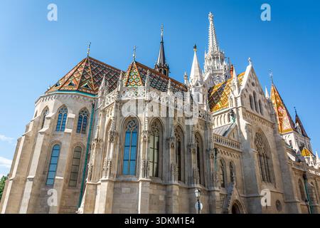 Cattedrale di San Mattia sul lato Buda di Budapest, Ungheria, con le sue grandi finestre. Foto Stock