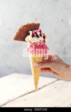 Delizioso dessert con gelato aromatizzato Foto Stock