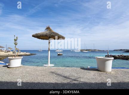 ILLETES, MALLORCA, SPAGNA - 12 GIUGNO 2016: Spiaggia a Illetes, Mallorca, Spagna il 12 giugno 2016 Foto Stock