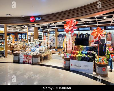 Negozio duty free all'aeroporto di Denpasar, Bali, Indonesia Foto Stock