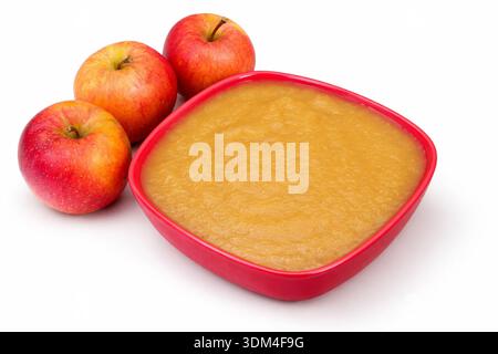Salsa di mele fatta in casa in un recipiente rosso Foto Stock