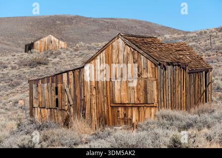 Vecchi edifici nella storica città mineraria di Bodie, California, Stati Uniti. Foto Stock