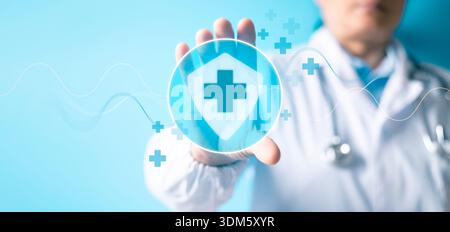 L'assicurazione sanitaria svolge un ruolo cruciale nel garantire l'accesso alle cure mediche, coprendo le visite ospedaliere e le cure per le malattie nell'ambito di un'assistenza sanitaria più ampia Foto Stock
