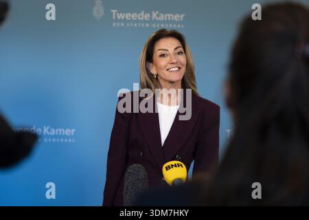 L'AIA - Dilan Yesilgoz (VVD) arriva nell'area di formazione della coalizione per un incontro con il formateur Rob Jetten (D66). JEROEN JUMELET / ANP netherlands OUT - belgio OUT Foto Stock