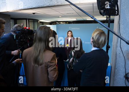 L'AIA - Dilan Yesilgoz (VVD) arriva nell'area di formazione della coalizione per un incontro con il formateur Rob Jetten (D66). JEROEN JUMELET / ANP netherlands OUT - belgio OUT Foto Stock
