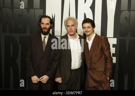 Parigi, Francia. 3 febbraio 2026. © PHOTOPQR/LE PARISIEN/Olivier Arandel ; Parigi ; 03/02/2026 ; Parigi, Francia Avant-première au Grand Rex du film Marty Suprême en présence de Timothée Chalamet. Josh Safdie, Ronald Bronstein Marty Supreme premiere a Parigi, Francia, 3 febbraio 2026 *** didascalia locale *** LP/ Olivier Arandel crediti: MAXPPP/Alamy Live News Foto Stock