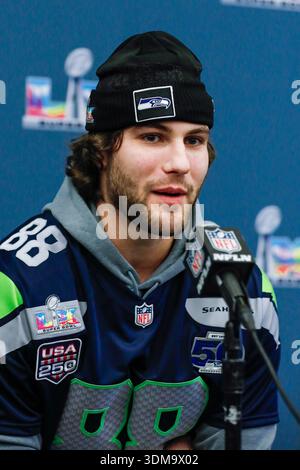 San Jose, Stati Uniti. 4 febbraio 2026. Seattle Seahawks Tight End n. 88 AJ Barner parla ai media durante la Seattle Seahawks Media Availability tenutasi al San Jose Marriott di San Jose, California, il 4 febbraio 2026. Il Super Bowl LX si svolge l'8 febbraio 2026 tra i New England Patriots e i Seattle Seahawks. (Foto di Kindell Buchanan/Sipa USA) credito: SIPA USA/Alamy Live News Foto Stock