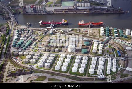 Germania, Amburgo, porto, commercio, EVO, terminal, Neuhof, cisterna, trasporto, olio, carburante, logistica, carico, scarico, merci pericolose, stoccaggio all'aperto Foto Stock