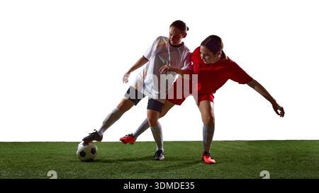 Due giocatrici di calcio in competizione per il possesso di palla. Foto Stock