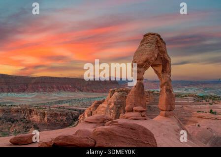 Alba sul delicato arco nel Parco Nazionale degli Arches, USA Foto Stock