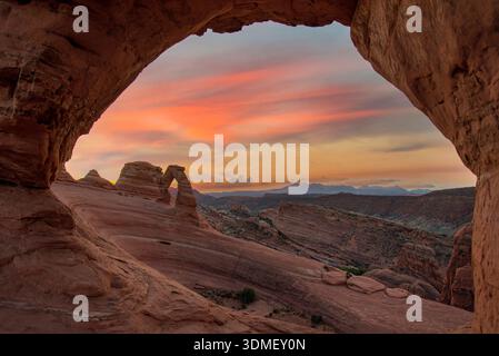 Alba sul delicato arco nel Parco Nazionale degli Arches, USA Foto Stock