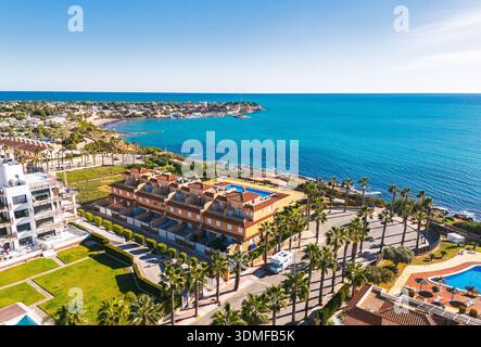 Vista aerea della città costiera di Cabo Roig sulla Costa Blanca meridionale Foto Stock