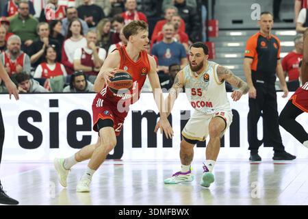 Justuz Hollatz (FC Bayern Basketball, #21) mit Mike James (AS Monaco, #55), GER, FC Bayern Basketball vs. AS Monaco, Basketball, Euroleague, 27. Spieltag, Saison 2025/2026, 05.02.2026, foto: Eibner-Pressefoto/Jenni Maul Foto Stock