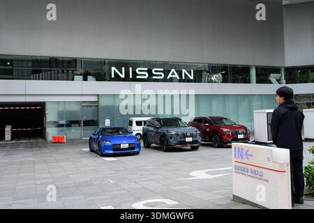 Ingresso alla sede centrale globale della Nissan Motor Corporation - Yokohama, Giappone - 8 novembre 2025 Foto Stock