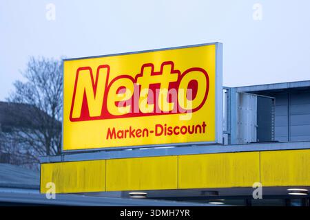 Symbolfoto: Meinerzhagen, Nordrhein-Westfalen Das Logo des Lebensmitteldiscounters netto Marken-Discount an einer Filiale a Meinerzhagen. Aufnahme vom 05.02.2026. *** Foto simbolo Meinerzhagen, Renania settentrionale-Vestfalia il logo dello sportello alimentare netto Marken sconto presso una filiale di Meinerzhagen foto scattata il 05 02 2026 Copyright: MarcoxBader Foto Stock