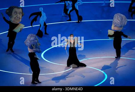 Matilda De Angelis si esibisce durante la cerimonia di apertura delle Olimpiadi invernali di Milano Cortina 2026 al San Siro di Milano. Data foto: Venerdì 6 febbraio 2026. Foto Stock