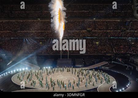 Milano, Italia. 6 febbraio 2026. MILANO, ITALIA - 6 FEBBRAIO: Artisti durante la cerimonia di apertura delle Olimpiadi invernali di Milano Cortina 2026 allo Stadio San Siro il 6 febbraio 2026 a Milano (foto di Andre Weening/Orange Pictures) crediti: Orange Pics BV/Alamy Live News Foto Stock