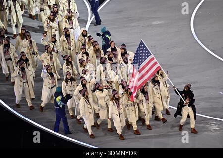 Milano, Italia. 6 febbraio 2026. Team USA nella foto durante la cerimonia di apertura dei Giochi Olimpici invernali di Milano Cortina 2026, venerdì 6 febbraio 2026 a Milano, Italia. Le XXV Olimpiadi invernali si svolgono dal 6 al 22 febbraio 2026 in Italia. BELGA PHOTO JASPER JACOBS credito: Belga News Agency/Alamy Live News Foto Stock