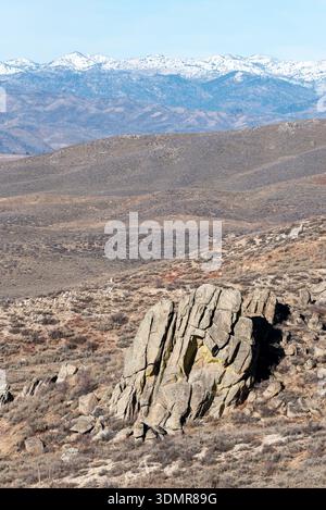 Vista panoramica di Castle Rock lungo l'autostrada US 20 nella contea di Elmore, Idaho, Stati Uniti. Foto Stock