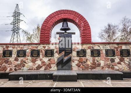 Chernobyl, Ucraina - 21 settembre 2016: Monumento per le persone uccise durante l'incidente di Chernobyl vicino alla centrale nucleare di Chernobyl Foto Stock