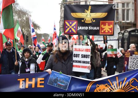 PROTESTA LIBERA DELL'IRAN, la Rivoluzione del Leone e del Sole dell'Iran, Marble Arch a Downing Street, Londra Regno Unito. 7 febbraio 2026 Foto Stock