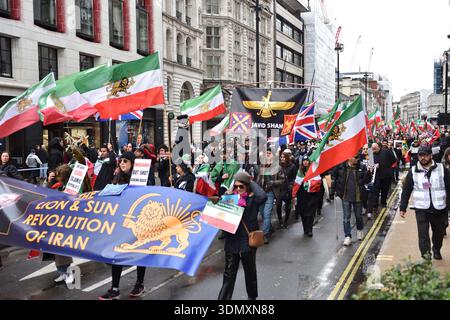 PROTESTA LIBERA DELL'IRAN, la Rivoluzione del Leone e del Sole dell'Iran, Marble Arch a Downing Street, Londra Regno Unito. 7 febbraio 2026 Foto Stock