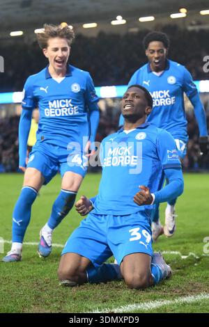 Pemi Aderoju di Peterborough United durante la partita di Sky Bet League 1 tra Peterborough e Wigan Athletic a London Road, Peterborough, sabato 7 febbraio 2026. (Foto: Kevin Hodgson | mi News) crediti: MI News & Sport /Alamy Live News Foto Stock