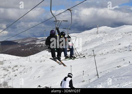 Mavrovo, Ski Center, Macedonia, 2026: Il centro sciistico si trova nel Parco Nazionale di Mavrovo ed è una delle stazioni sciistiche più popolari. Foto Stock