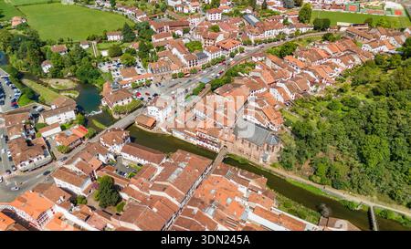 Vista aerea della città di Saint Jean Pied de Port, Francia. Foto Stock