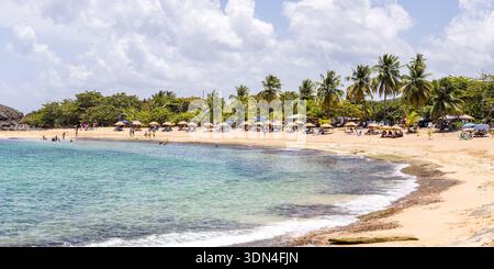 Mar Chiquita Vacanze al mare al panorama del Mar dei Caraibi a Manati, Porto Rico Foto Stock
