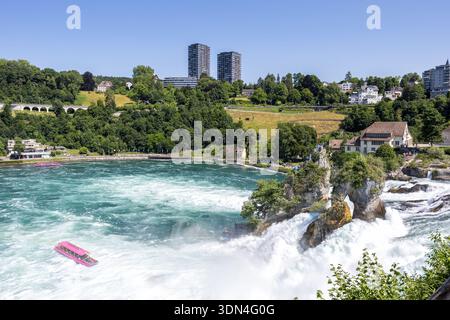 Cascate del Reno Rheinfall vicino alla cascata di Sciaffusa sul fiume Reno viaggia a Neuhausen, Svizzera Foto Stock