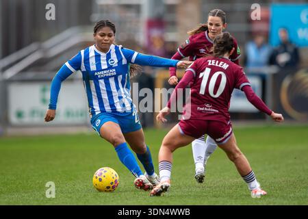 Londra, Regno Unito. 8 febbraio 2026. Madison Haley (21 Brighton) durante la partita della Barclays Women's Super League tra West Ham United e Brighton & Hove Albion al Chigwell Construction Stadium, Londra, Inghilterra. (Foto di Mike Turner/Sports Press Photo/SPP) credito: SPP Sport Press Photo. /Alamy Live News Foto Stock