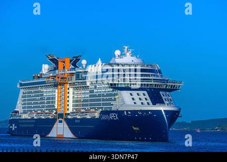 Ottobre 2025; Vigo, Galizia, Spagna: Celebrità APEX in crociera sul mare calmo con orizzonte chiaro vicino a Vigo Foto Stock