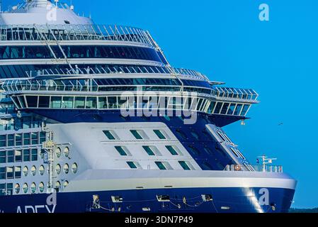 Ottobre 2025; Vigo, Galizia, Spagna: Primo piano su un ponte e un arco APEX celebrità mentre si avvicina a Vigo Foto Stock