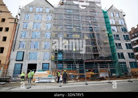 ristrutturazione e ricostruzione di vecchi edifici in stile magazzino a danzica, polonia Foto Stock