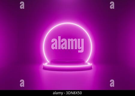 Anello rosa neon luminoso su rendering 3d di sfondo viola Foto Stock