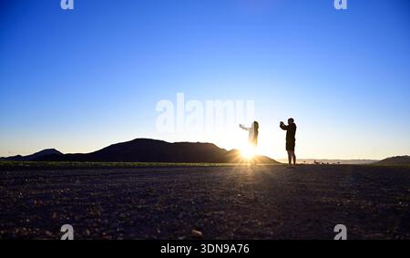 La Namibia è un paese desertico con paesaggi mozzafiato e splendidi paesaggi Foto Stock