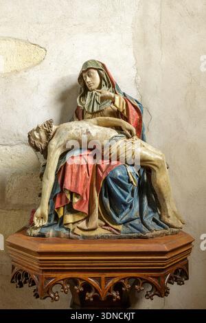 Francia, Meurthe et Moselle, Briey, chiesa di San Gengoult ex cappella di san Gengoult costruita nel XII secolo ristrutturata tra il XIII e il XIX secolo, Beata Vergine di Sorrow Pieta dalla fine del XV secolo Foto Stock