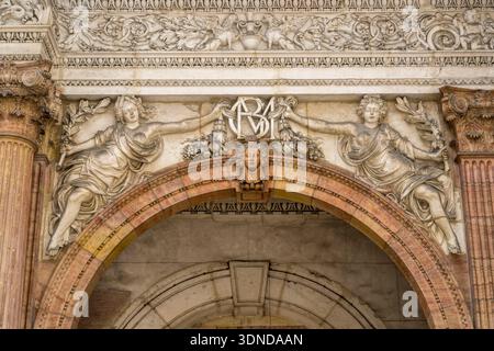 Francia, Cote d'Or, Digione, area dichiarata Patrimonio dell'Umanità dall'UNESCO, Hotel de Vogüé, dettaglio del portale Foto Stock