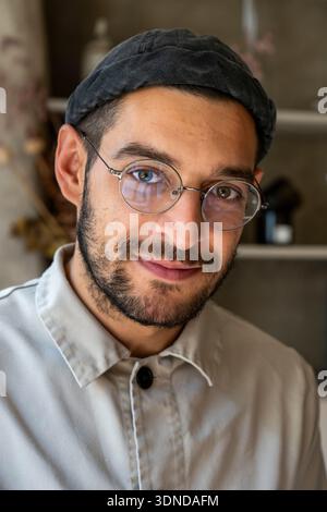 Francia, Cote d'Or, Digione, area dichiarata Patrimonio dell'Umanità dall'UNESCO, ristorante cibo dello chef stellato Michelin Angelo Ferrigno, qui nella sua cucina Foto Stock